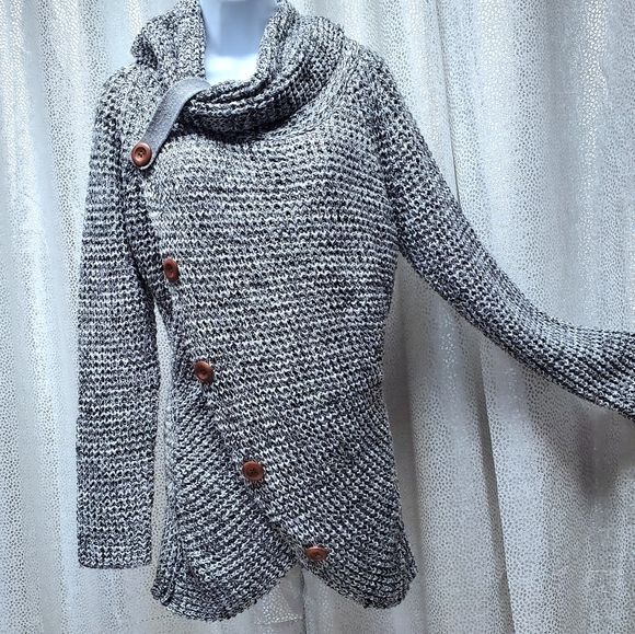 Elegant Gray Cowl Neck Women's Sweater - Picture 12 of 12